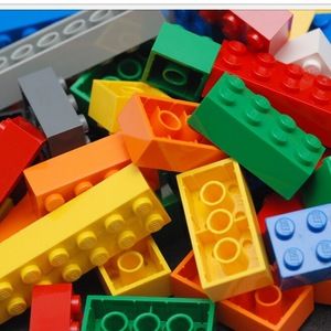 Meet your Posher, Lego builder